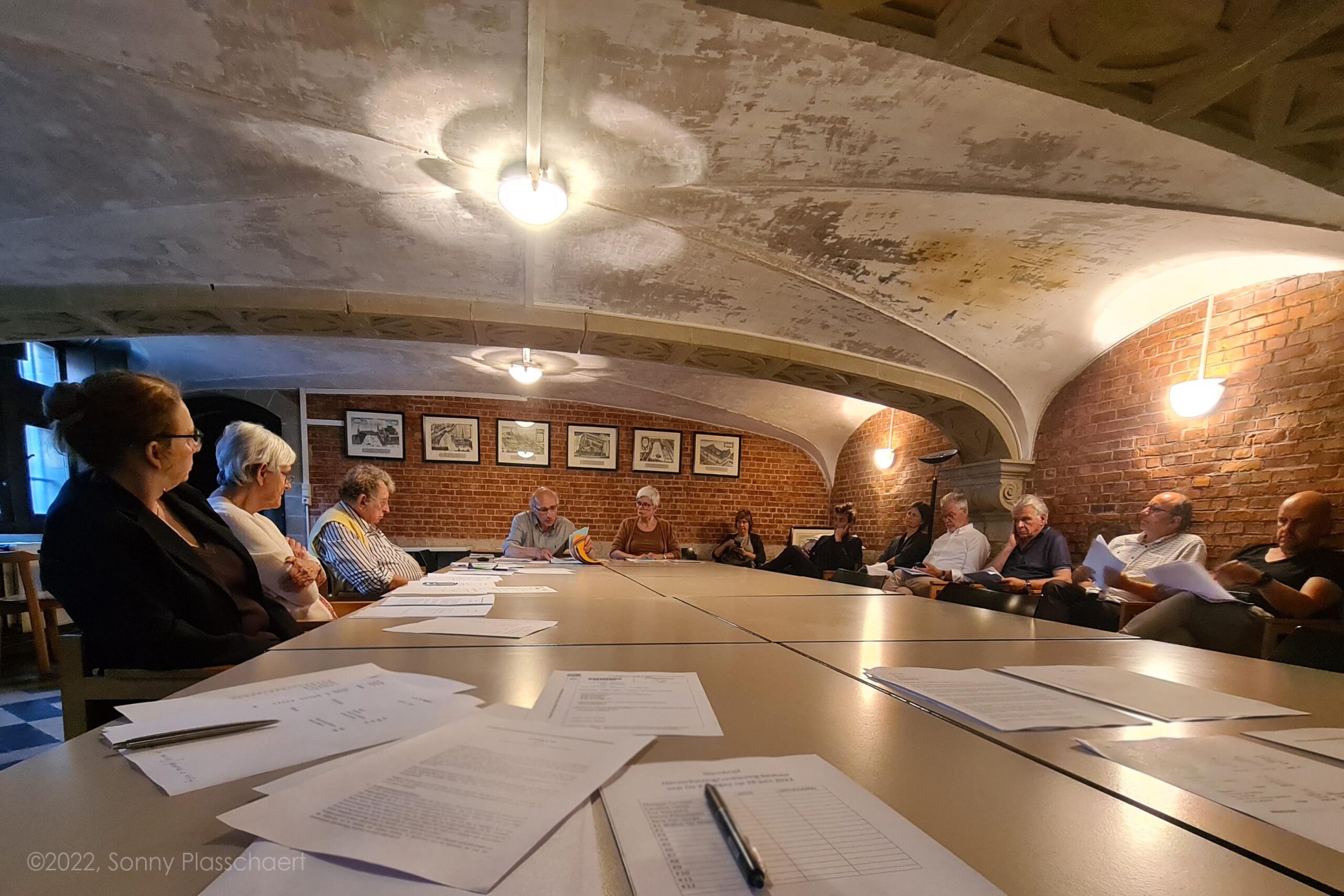 Lees meer over het artikel De Algemene vergadering van de Papegay in de crypte van Sint-Michielskerk.